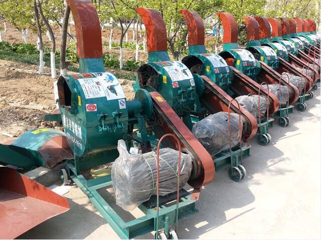 揉搓機(jī)所有旋轉(zhuǎn)件必須安裝防護(hù)罩；喂入口距刀軸軸線距離