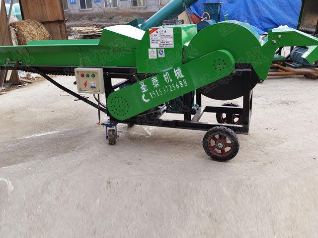 干谷秸粉碎揉搓機(jī)在加工過(guò)程中集切揉為一體，加工出的飼料柔軟、均勻、沒(méi)有硬結(jié)