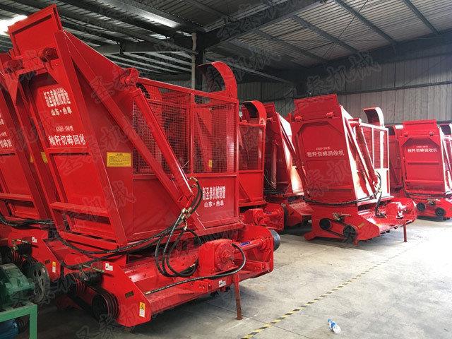 小四輪玉米秸稈回收機(jī)具有結(jié)構(gòu)簡單、操作穩(wěn)定方便、裝卸效率高等特點