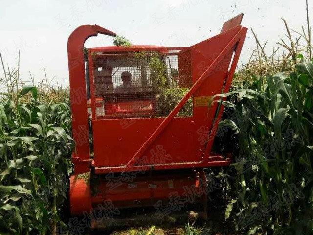 回收機(jī)轉(zhuǎn)彎半徑小，可牽引拖車(chē)，自行開(kāi)道進(jìn)入收割區(qū)