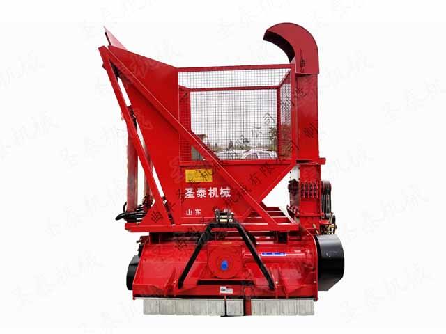 秸稈粉碎回收機(jī)與拖拉機(jī)配套作業(yè)