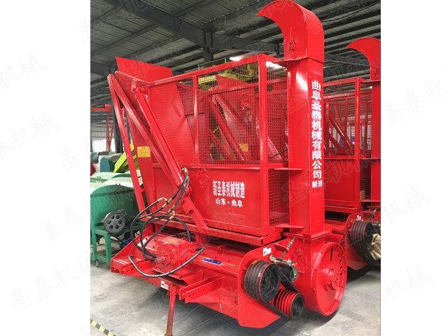 秸稈青儲回收機作業(yè)之前，三角帶松緊度要做好檢查，太松容易打滑