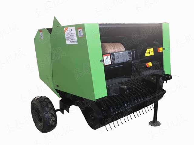 秸稈收割打捆一體機(jī)通過對槽輪大小的調(diào)整，來改變打捆時的繩圈和草捆密度