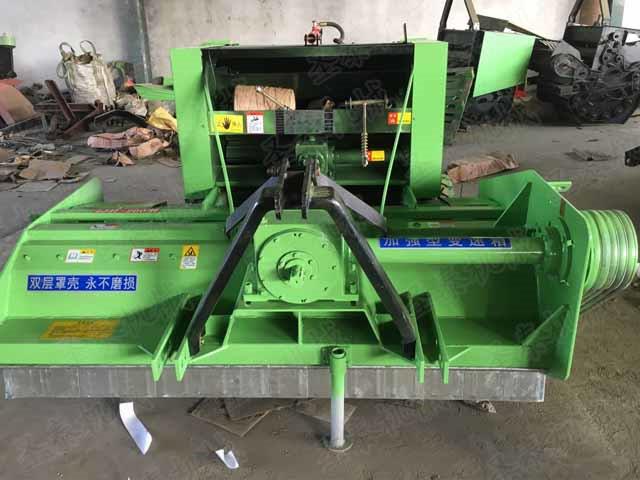 谷物秸稈回收打捆機操作簡便用人少，低成本、高回報，不受環(huán)境存放限制