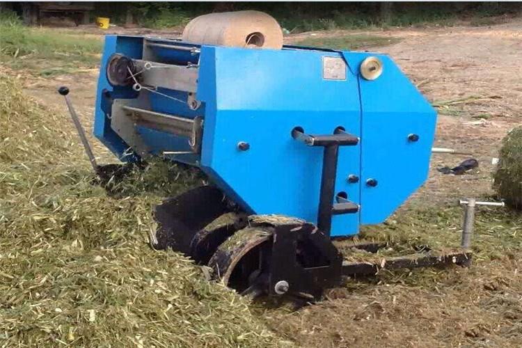 實(shí)際操作新型青貯打捆機(jī)