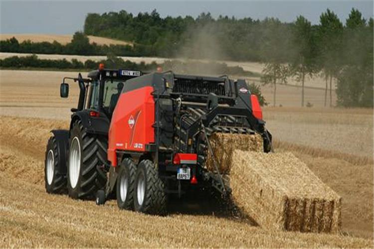 定期放出柴油箱、柴油濾清器內(nèi)的水和機械雜質(zhì)等沉淀物。