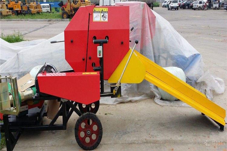 打捆包膜一體機(jī)作為牧草和秸稈收獲的主要機(jī)具在國(guó)外已廣泛應(yīng)用，隨著我國(guó)農(nóng)業(yè)產(chǎn)業(yè)結(jié)構(gòu)的調(diào)整