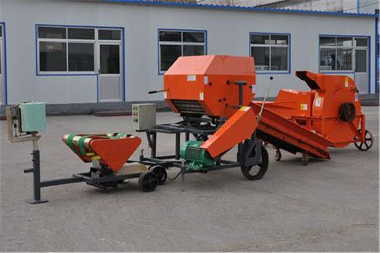 安裝打捆包膜機(jī)或者在生產(chǎn)打包機(jī)時(shí)，請務(wù)必使用手套、保護(hù)眼鏡、口罩，如不使用，以保障生產(chǎn)安全