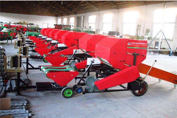 青貯打捆機(jī)能自動完成小麥、牧草等作物秸稈的擠壓壓縮、捆扎和包膜等一系列作業(yè)