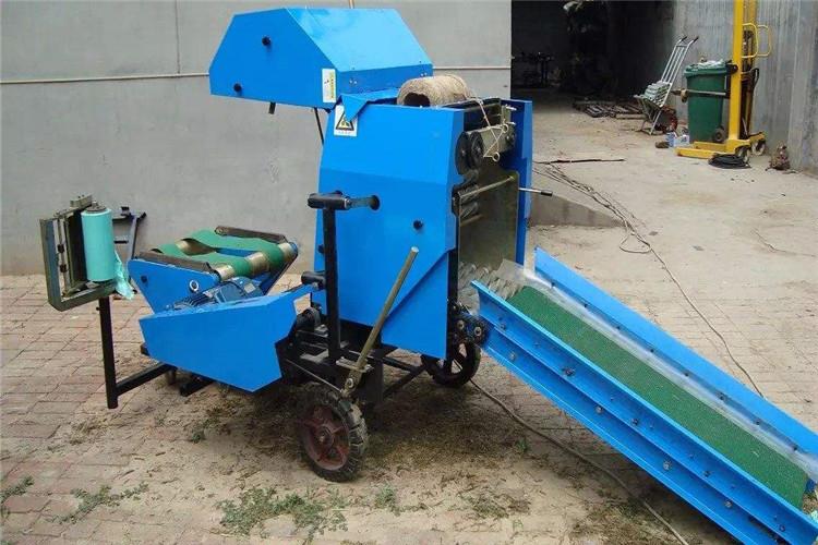 再者就是我們?cè)谑褂么蚶ΠC(jī)的時(shí)候記得要注意對(duì)秸稈打捆機(jī)的各個(gè)零部件進(jìn)行必要的維修和檢查