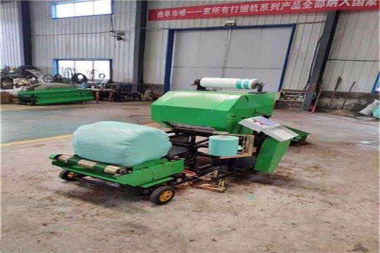 秸稈打捆機每工作10個小時應(yīng)向壓料輪和主軸軸承加注一次潤滑油