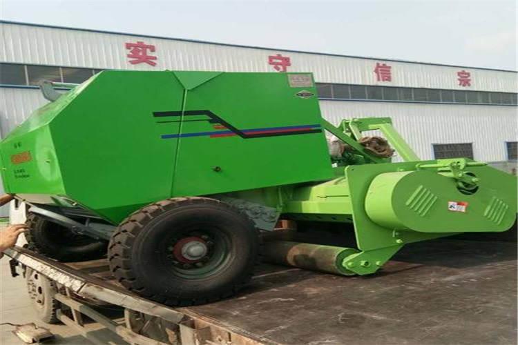 當(dāng)秸稈打捆機進滿秸稈后，報警器沒報警，秸稈就會堆堵在入口處，此時若繼續(xù)行走，就會造成保護螺絲扭斷