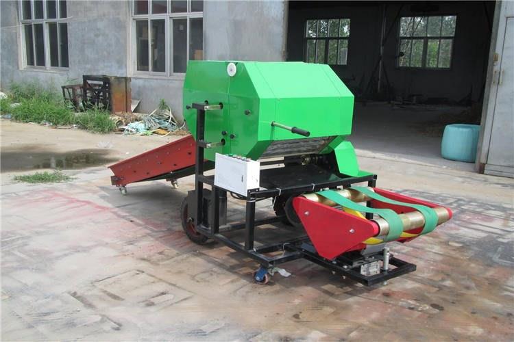 在使用前，要認(rèn)真檢查青貯打捆機(jī)各零部件聯(lián)接的是否可靠，其緊固件是否存在松動(dòng)的現(xiàn)象，一旦發(fā)現(xiàn)部件變形或者是出現(xiàn)損壞要及時(shí)的進(jìn)行修復(fù)，嚴(yán)重的可采取更換