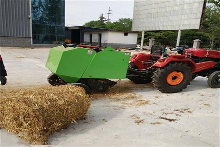 秸稈打捆機(jī)的維護(hù)保養(yǎng)方法就是保障合適的供油時(shí)間，若供油過(guò)早，則秸稈打捆機(jī)會(huì)發(fā)出敲缸聲，有時(shí)還會(huì)出現(xiàn)反轉(zhuǎn)現(xiàn)象