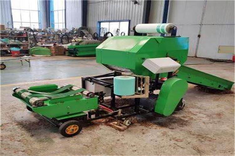 青貯打捆機(jī)正常使用時(shí)定期檢查機(jī)器各個(gè)連接部分是否公動(dòng)或脫落，如有務(wù)必緊固