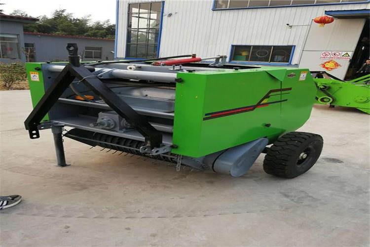 因為各種零部件的清潔對于秸稈打捆機日后的工作來說是非常有好處的，而不同的污物要用不同的處理方法