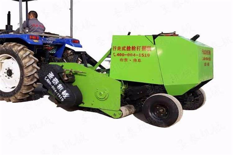 秸稈打捆機主要由拾禾器、打草滾筒、鏈輪傳動機構(gòu)、繩盒、引繩桿及預(yù)警裝置、液壓控制機構(gòu)等部件組成